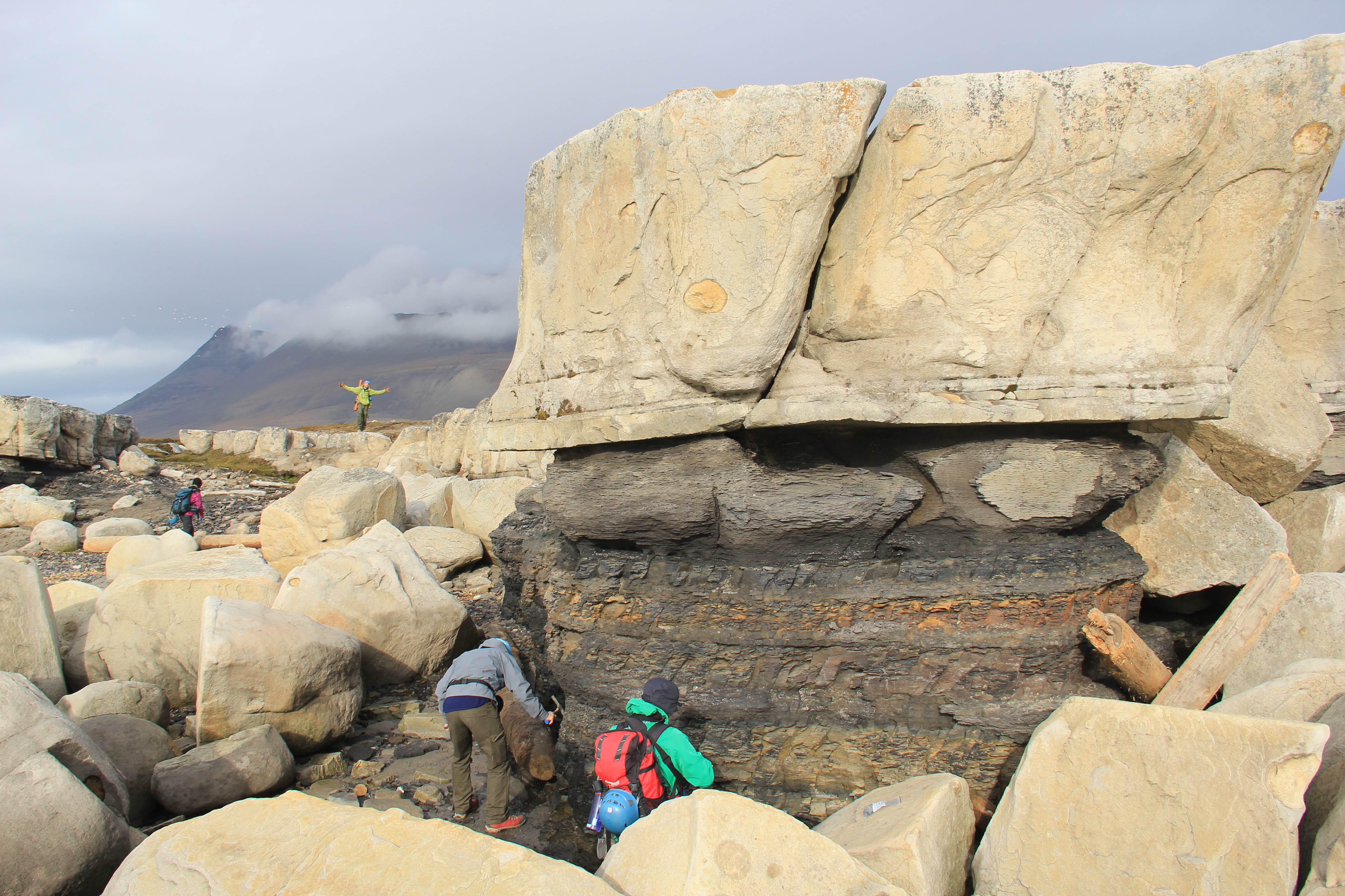 Foto som viser forskere fra ARCEx  på feltekskursjon